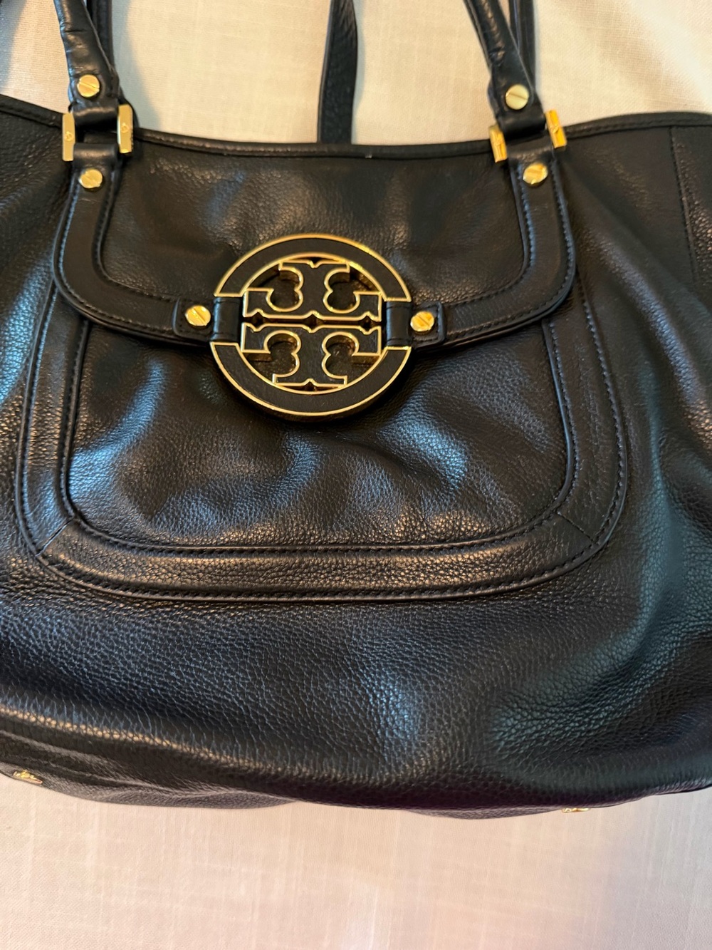 Tory Burch Black Leather Amanda Bag with Gold Logo - Picture 3 of 7